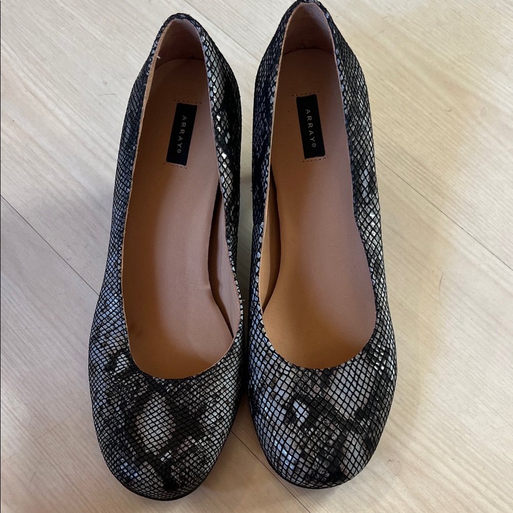 Array Women's Black and Gray Snakeskin Flats